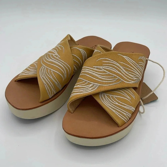 OluKai Moanilehua, solar glow/tapa - Picture 1 of 13